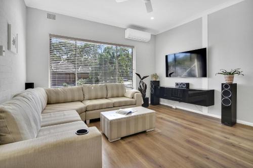 Stylish, Sunny & Spacious 2 Bedroom Apartment, Mosman