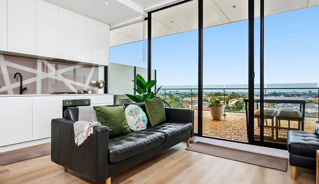 Stylish Urban Retreat Prime Location