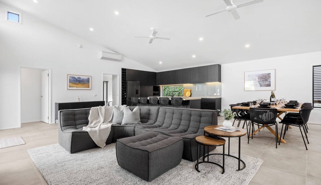 Sunlight Sanctuary – St Andrews Beach Retreat