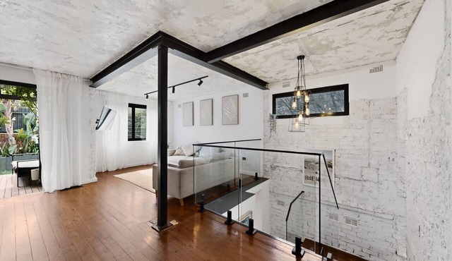 Sunlit 3-Bed Coastal Stay with Private Deck