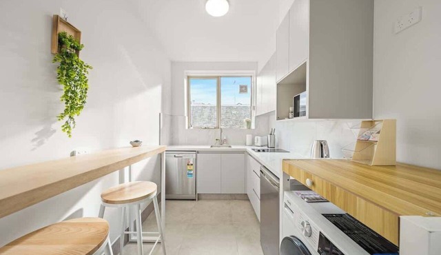 Sunlit Courtyard 2BR Apartment Heart Of St Kilda in St Kilda