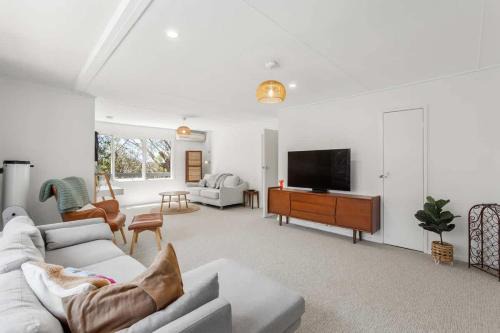 Sunny Coastal Retreat