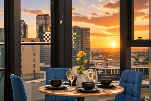 Sunset Luxe 2BR Balcony, Gym, Pool and Sauna