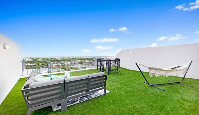 Sunset Penthouse - Unique Panoramic Rooftop Retreat