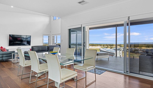 Sunset Retreat at Birkdale - 44 Birkdale Street