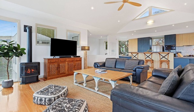 Sunsets on the deck, Elevated exclusive location, (sleeps 12)