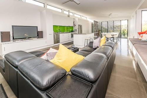 Sunshine Hideaway Stay 3 Pay 2 Winter Special