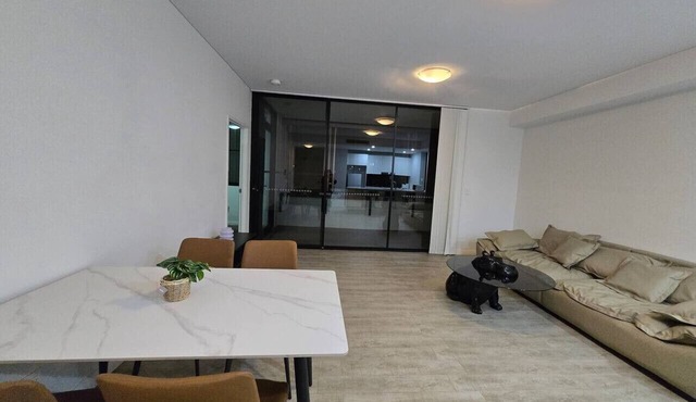 SYD Rosebery 2BR 034 Apt Close to CBD & Airport
