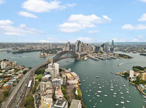 Sydney Leafy retreat 2BDR with parking and Access to CBD