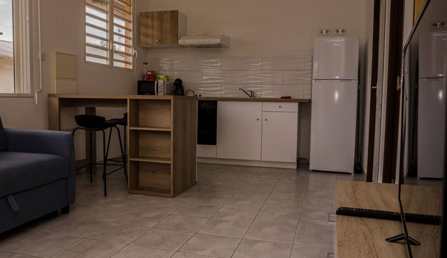 T2 Comfort Near Beach, University & Rectorat Fiber WiFi & AC
