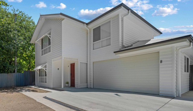 `Tanderra` Modern Walkable Wagga Townhouse