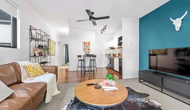 Tasteful Teneriffe! ~ 1Bed, 1Bath, Balconies in Teneriffe