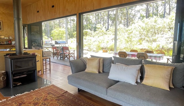 Tathra, bush retreat, 2 km from stunning Sapphire coast beaches. Pet Friendly!