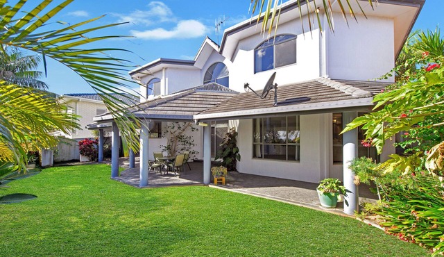 The Atrium - Large Spacious Architect Designed Home