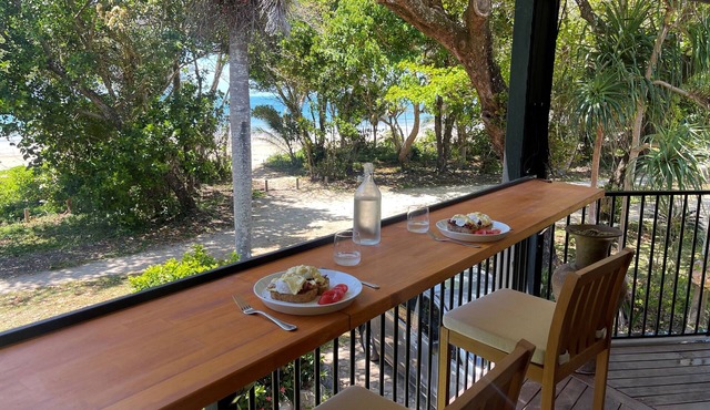 The Beach House on Mission - absolute beachfront!