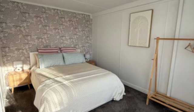 THE BEST VIEWS IN CLAYTON BAY @ ‘Apollo Cove’
