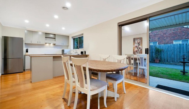The Burwood Cottage Comfort & Convenience