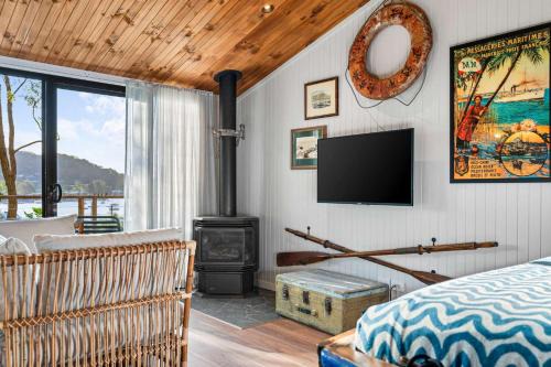 The Cabin by Coast Hosting