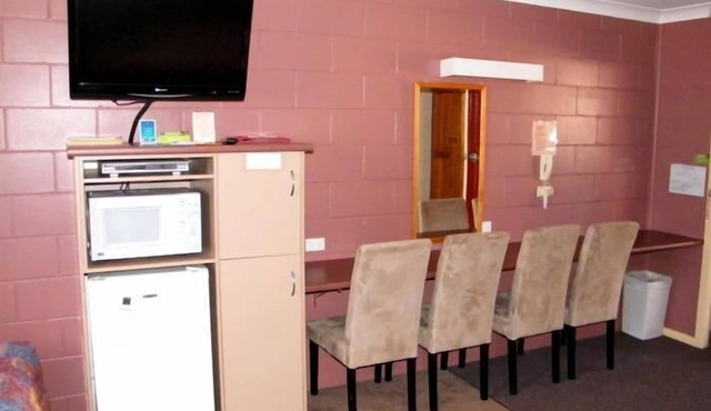 The Clansman Motel