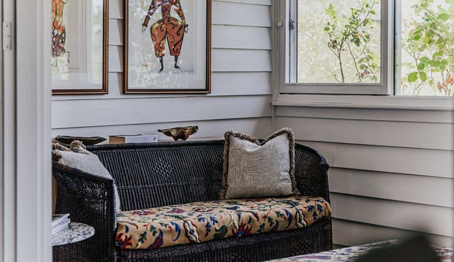 The Cottage at Crofters Fold ~ Daylesford Macedon Region ~ Chic Farmhouse!
