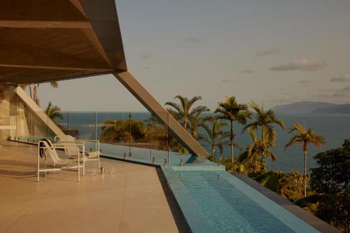 'The Edge' Unique Luxury Experience