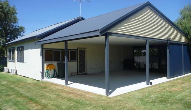 The Family house, Lancelin (BEST location, close to beach & shops!)