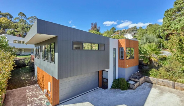 The Gorge Townhouse, stunning home & location!