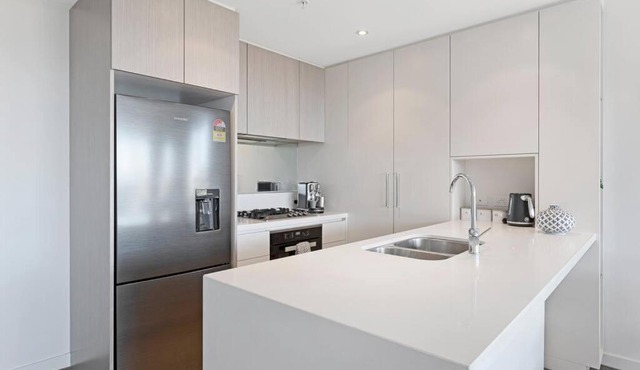 The Hamptons on Swan 00220