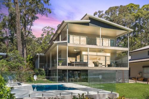 The Lake House - Lakefront Oasis at Murrays Beach!