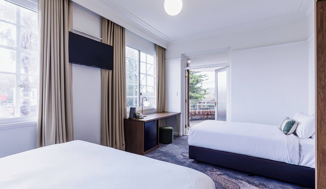 The Lakes Hotel, Rosebery