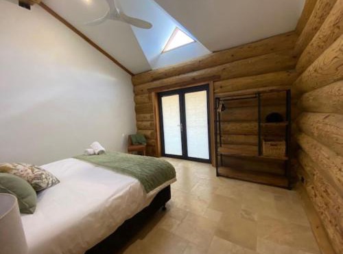 The Log House - Jindabyne