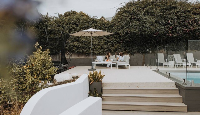 The Long Table House | Sleeps 10 | Pool, Firepit, Beach & Dining for 12