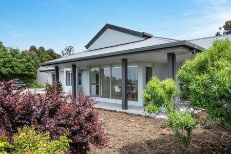 The Rest Retreat Getaway 15 Mins to CBD 3 Bed