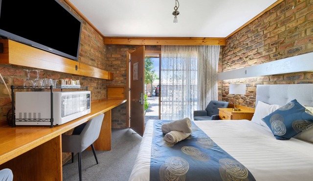 The Settlement Historic Hotel in Echuca