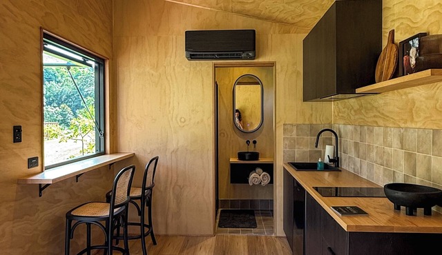 The Vale Casita & Animal Sanctuary, Fired Hot Tub + Natural Pool/Pet Friendly