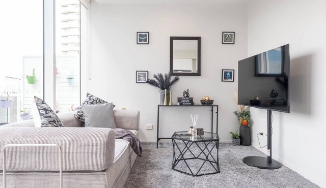 The Valley Nest | Free Parking | Infinity Pool in Fortitude Valley