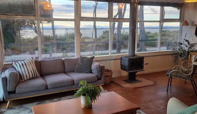 The waterfront retreat with direct access to Victoria Lake