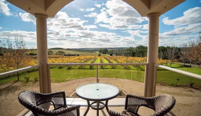 Thicker Than Water Vineyard - 4 Bedroom, Pool