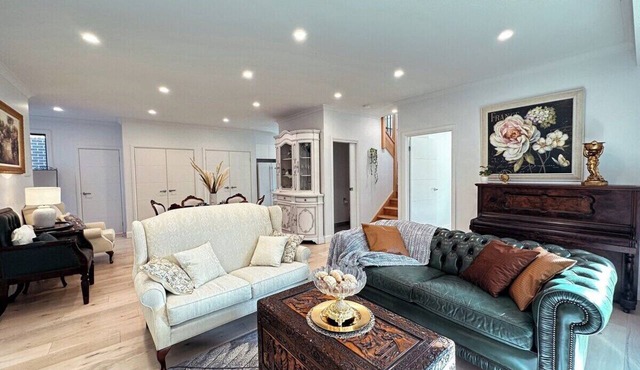 This house is a 4 bedroom(s), 3.5 bathrooms, located in Glen Waverley, VIC. in Glen Waverley