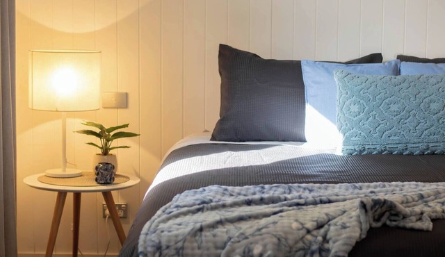 This house is a 2 bedroom(s), 1 bathrooms, located in Lake Wendouree, VIC.
