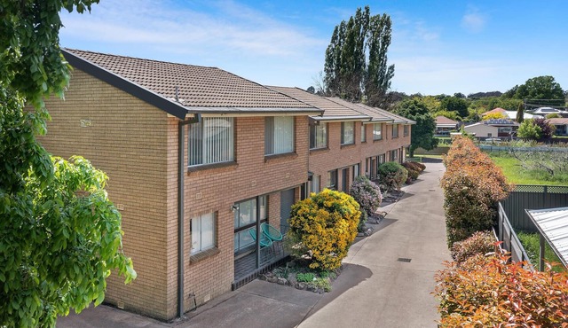 Townhouse, walking distance to cafes and restaurants