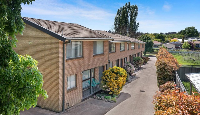 Townhouse, walking distance to cafes and restaurants