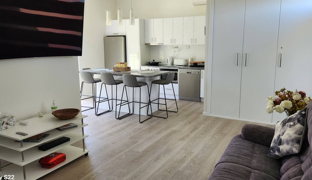Tranquil Bush Setting Apartment Hobart 2 Bedroom. Pet friendly.