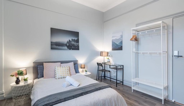 Tranquil Double Room - Next to Bus Station & Park & Chinatown - Shared Bathroom