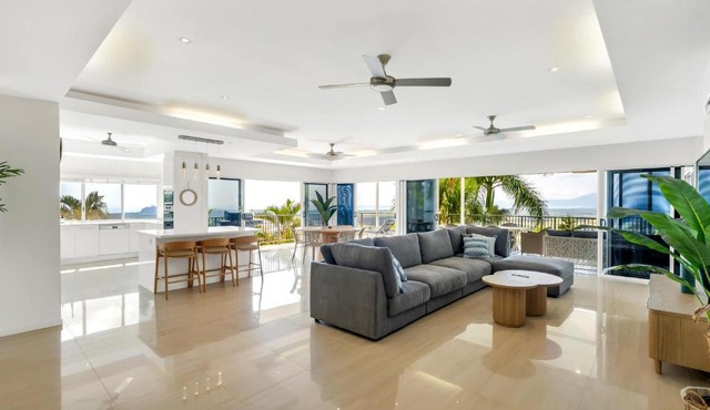 Tranquillity - Poolside Sanctuary & Rainforest Views in Smithfield