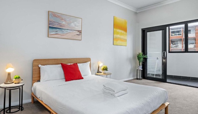 Transit-Friendly Studio - Direct to City & Beach at Kingsford