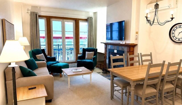 Tremblant Pedestrian Village Condo - Johanssen in Mont-Tremblant