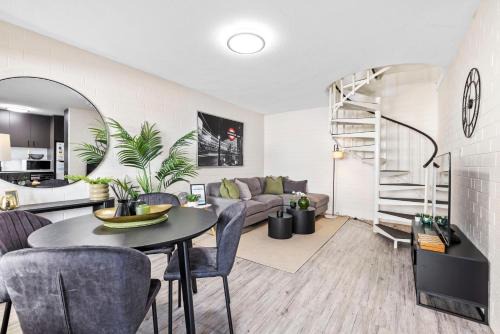 Trendy townhouse on lakes edge with lush parks