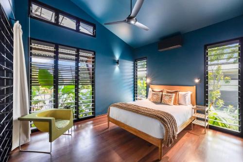 Tropic Pavilion - Breezy Designer Retreat near Beach