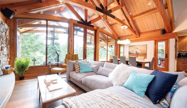 True Ski In Ski Out Dream Chalet w/ Hot Tub in Whistler